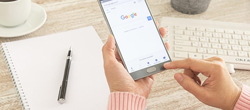 woman using google search seo